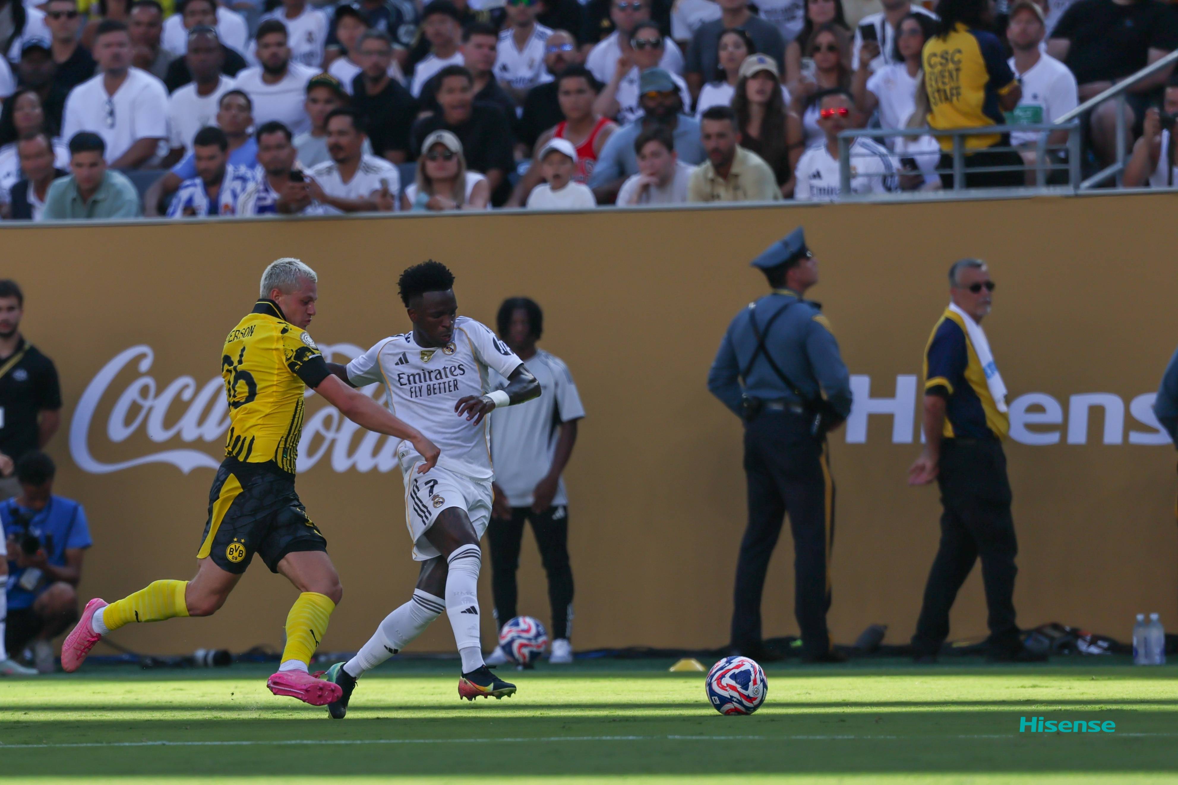 九游体育赛事直播皇马主场大捷，球员赛后激动庆祝胜利，生活控制不断广告电影.