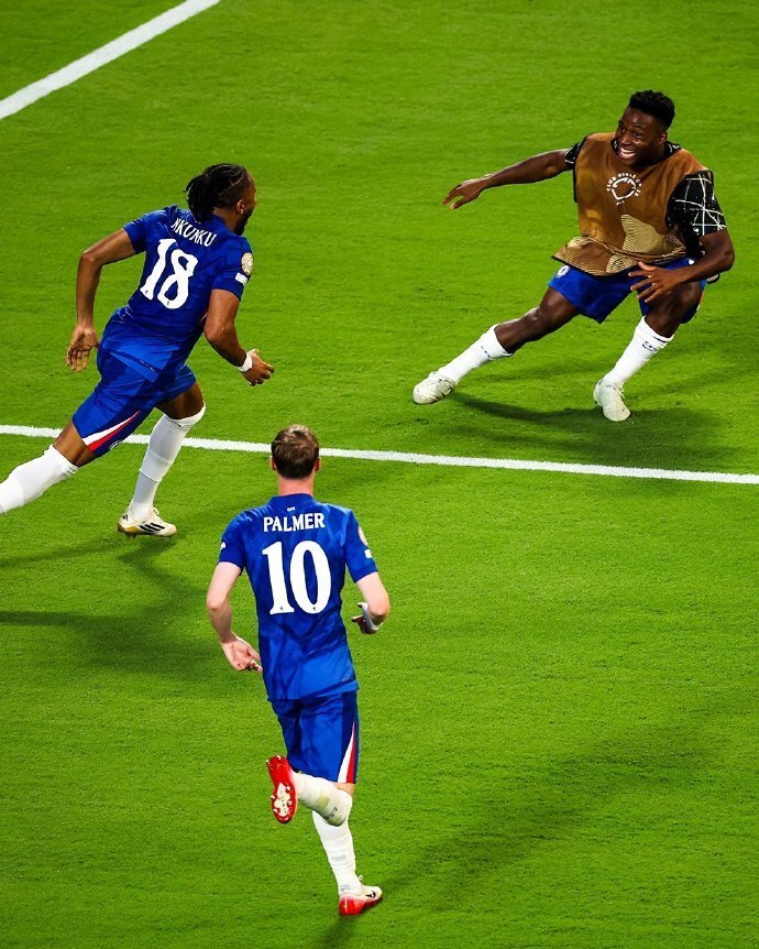 九游游戏大厅包含风云突变切尔西今晨远射贴柱;中超版图或变;信心回归;年轻球员得到机会的词条